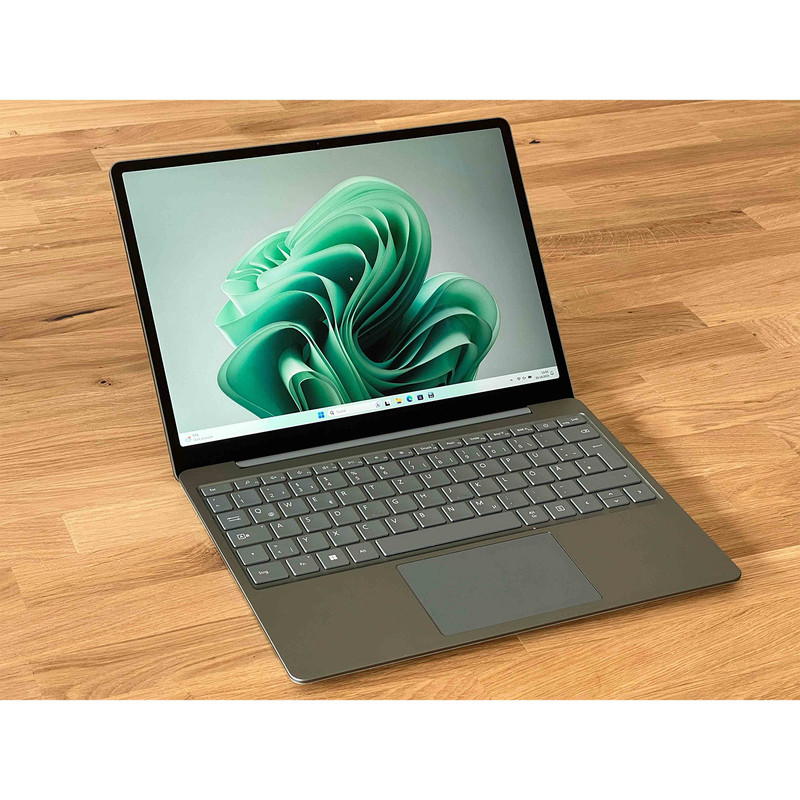 لپ تاپ 12.4 اینچی مایکروسافت مدل Surface Laptop Go 3 با پردازنده Core i5-1235U، رم 8 گیگابایت LPDDR5، حافظه SSD با ظرفیت 128 گیگابایت، صفحهنمایش لمسی PixelSense، ویندوز 11 پرو، وزن 1.12 کیلوگرم، شارژدهی تا 15 ساعت