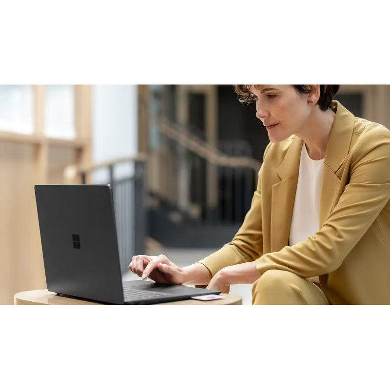 لپتاپ 13.5 اینچی مایکروسافت مدل Surface Laptop 6، با پردازنده Core Ultra 7 165H، رم 32 گیگابایت LPDDR5X، حافظه SSD با ظرفیت 256 گیگابایت، نمایشگر لمسی PixelSense، سیستمعامل Windows 11، رابط Thunderbolt 4