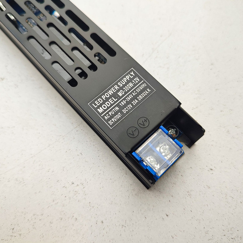 منبع تغذیه 12 ولت 25 آمپر مدل MD-300W اسلیم